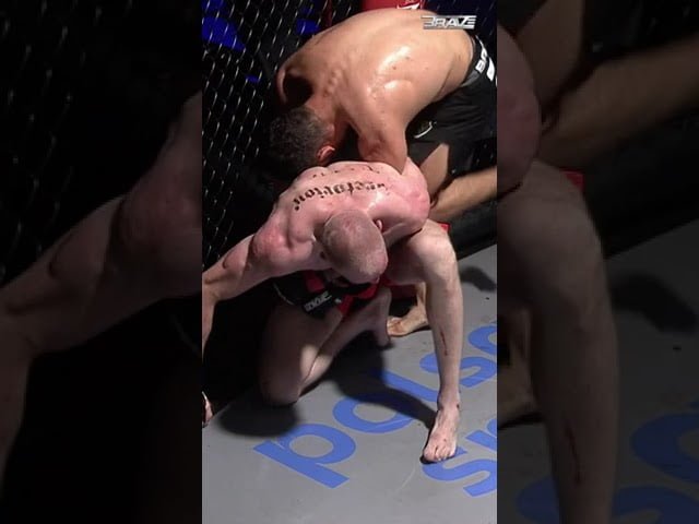 Close call! Amazing fight end Axel Sola #mma  #shorts